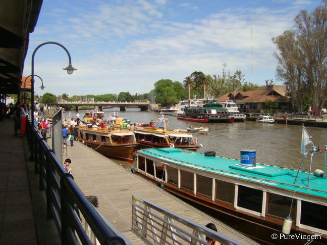 Porto da cidade, de onde saem os tradicionais passeios de barco pelo delta do rio